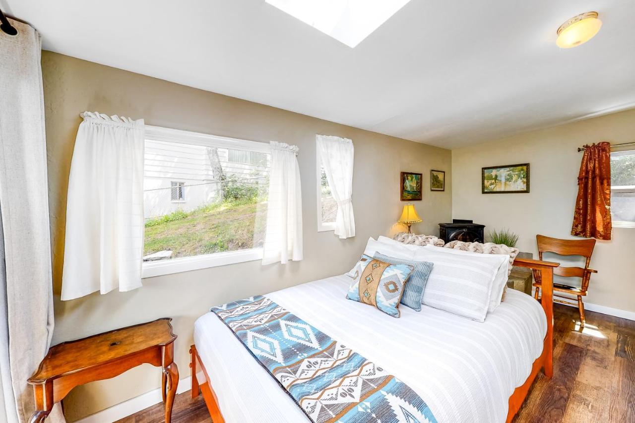 Calm Waters Lakeside Cabin Villa Sagle ภายนอก รูปภาพ